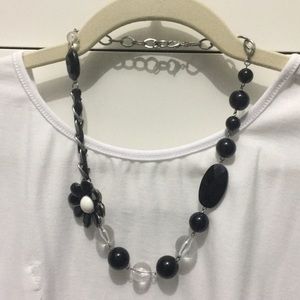 Daisy enamel beaded necklace